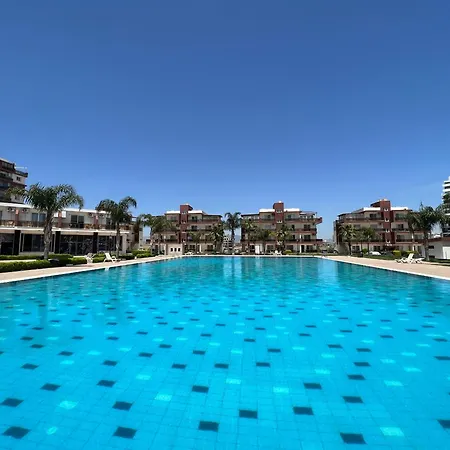 Royalsun Aqua By Holidaykeys Daire